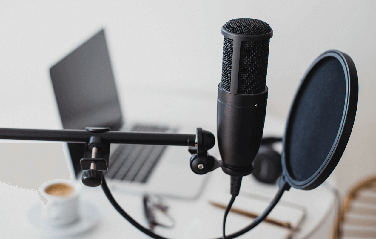 Podcast Microphone Setup: Everything You Need To Know - Hollyland
